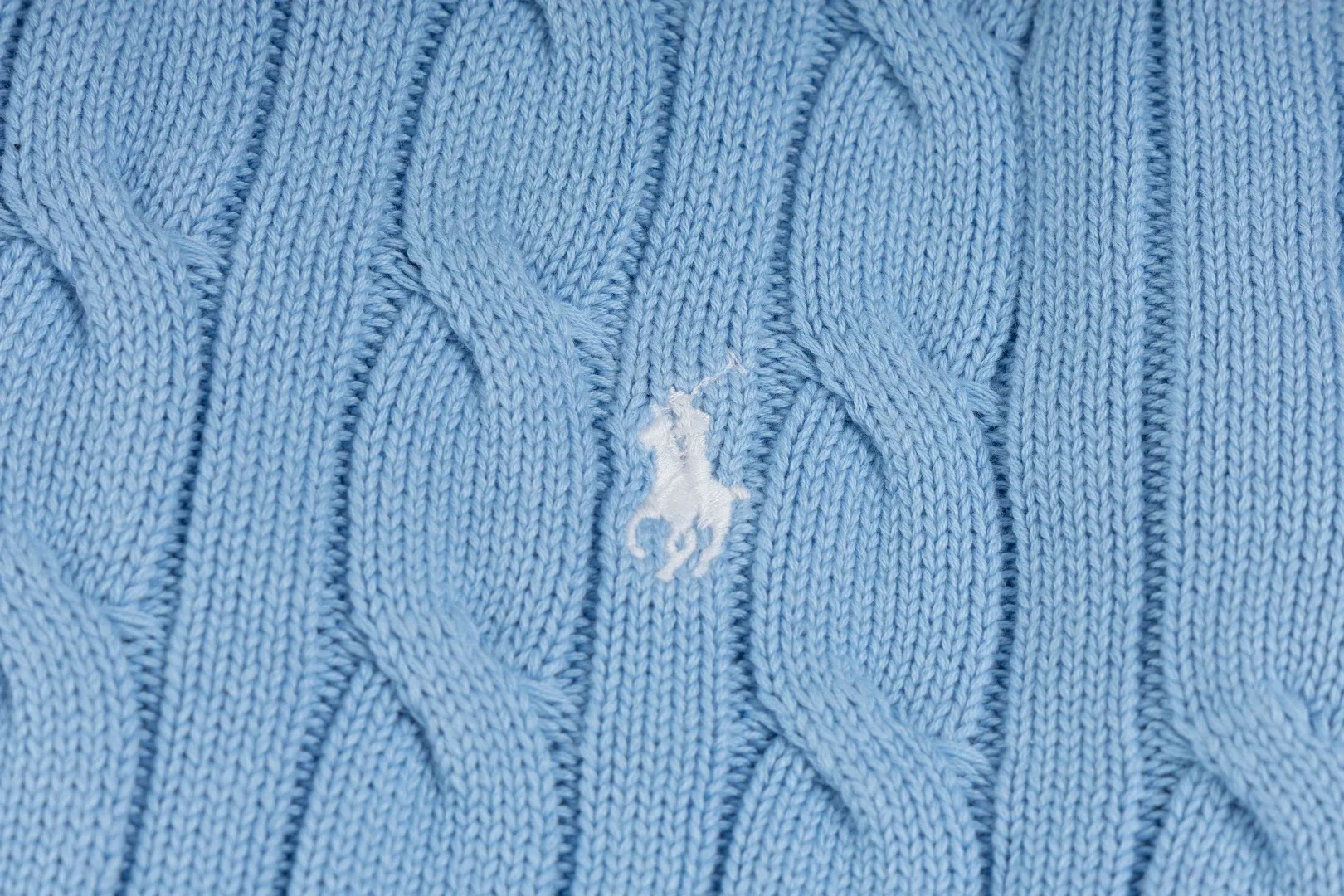 P230 #R93 RALPH LAUREN Ralph Lauren twelve colors classic small label embroidery logo seven-button knitted cable cardigan sweater women's top, high-density LOGO embroidery on the chest, original customization of tag accessories. Made of pure cotton yarn, pure cotton is skin-friendly and comfortable, small label war horse embroidered twist button cardigan sweater 🐎 high quality, follow the blogger to learn how to wear it! Let’s buy a Ralph Lauren cable sweater. It’s a super hard-to-find series after it became popular. It’s hard to find one on the official website. It’s simple and practical to wear, with a lazy and loose feel. The thickened fabric has more texture, feels soft and delicate, and has a loose fit. Whether worn alone or layered, you can wear different styles of fashion with just one piece!   Size: